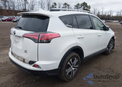 2017 Toyota Rav4 Le z USA, uszkodzony, nr VIN JTMBFREV3HJ138850